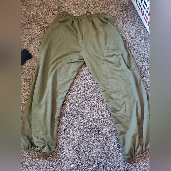 Amry Green Grunge Skull Sweatpants - Picture 4 of 5